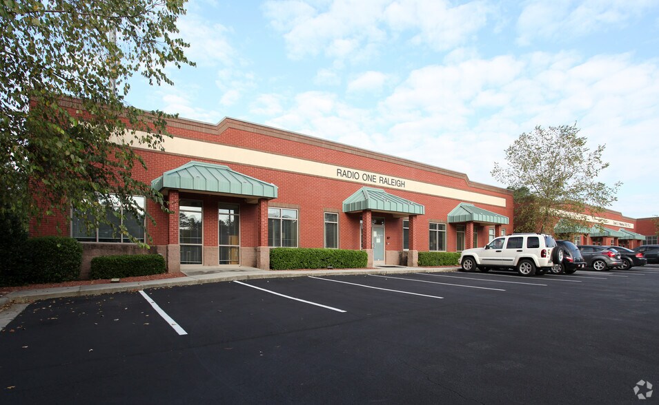8001 Creedmoor Rd, Raleigh, NC à vendre - Photo de l’immeuble – Image 2 sur 4