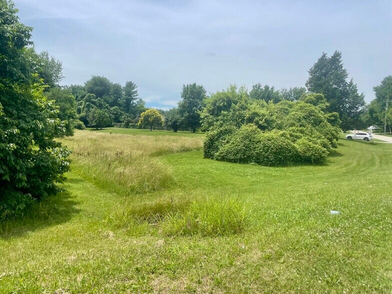 7903 E Manslick Rd, Louisville, KY à vendre - Photo de l’immeuble – Image 2 sur 5