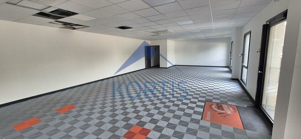 367 Rue De L'Industrie, Saint-André-de-Corcy à louer - Photo intérieure – Image 2 sur 9