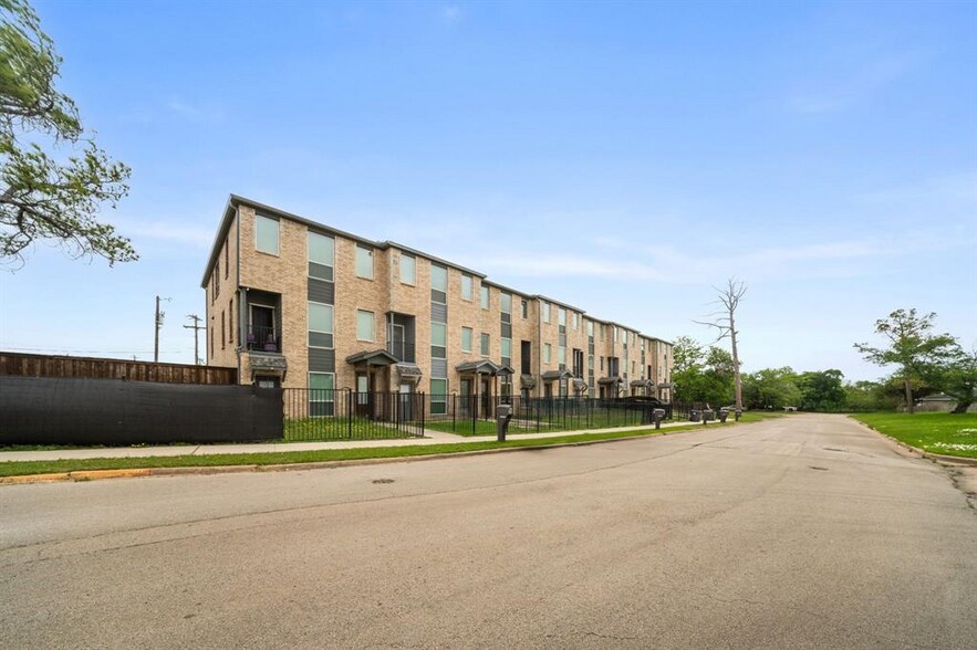 1601 Mignon Dr, Arlington, TX à vendre - Photo de l’immeuble – Image 3 sur 23