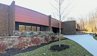 Plus de détails pour 165 Bishops Way, Brookfield, WI - Bureau à vendre