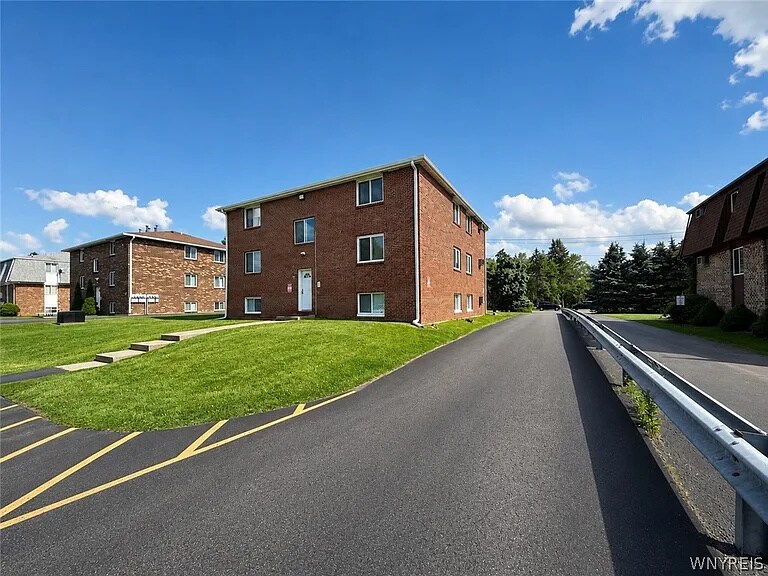 6293 Robinson Rd, Lockport, NY à vendre - Photo de l’immeuble – Image 3 sur 36