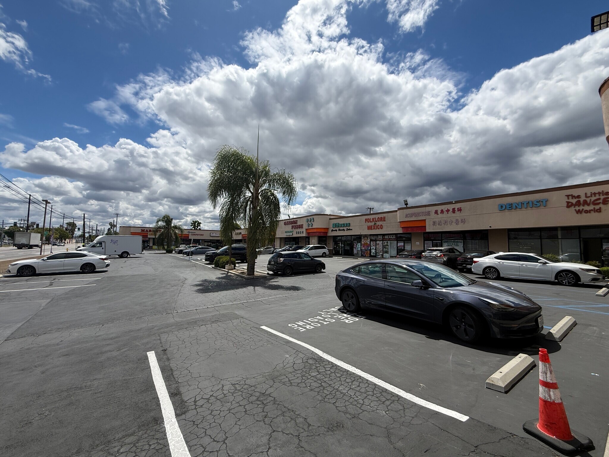 16018-16052 Gale Ave, Hacienda Heights, CA à louer Photo de l’immeuble– Image 1 sur 7