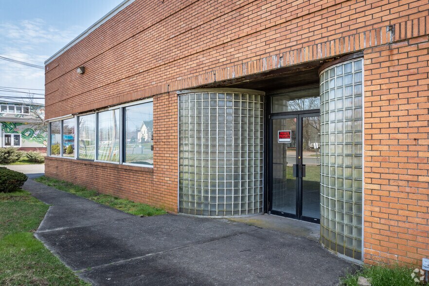 54 Highway 12, Flemington, NJ à louer - Photo de l’immeuble – Image 3 sur 5