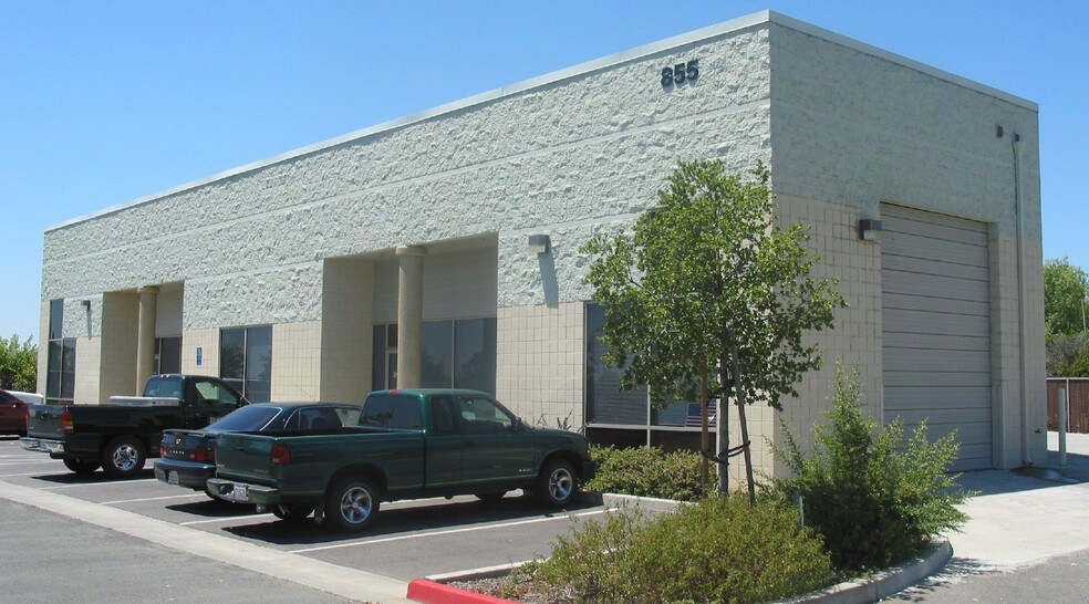 855 Cotting Ln, Vacaville, CA à louer - Photo de l’immeuble – Image 2 sur 3