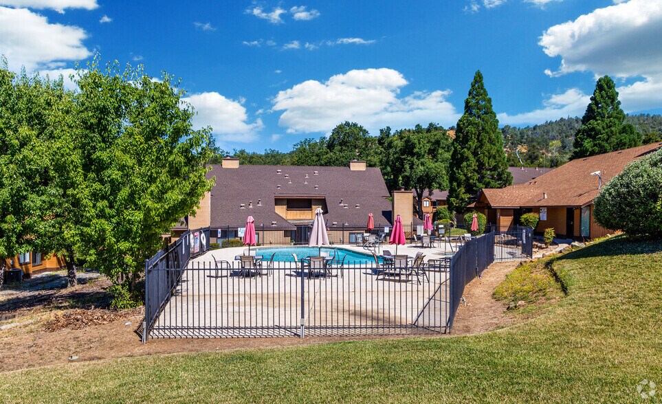 20230 Grouse Way, Sonora, CA à vendre - Photo de l’immeuble – Image 2 sur 21