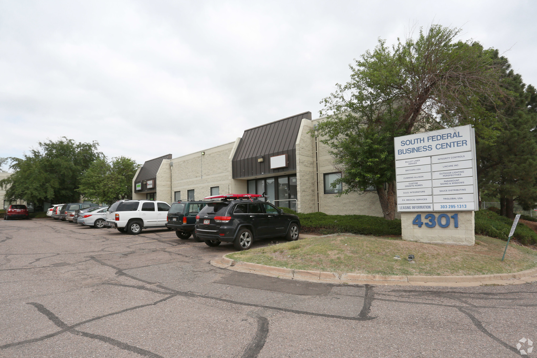 4301 S Federal Blvd, Englewood, CO à louer Photo de l’immeuble– Image 1 sur 38