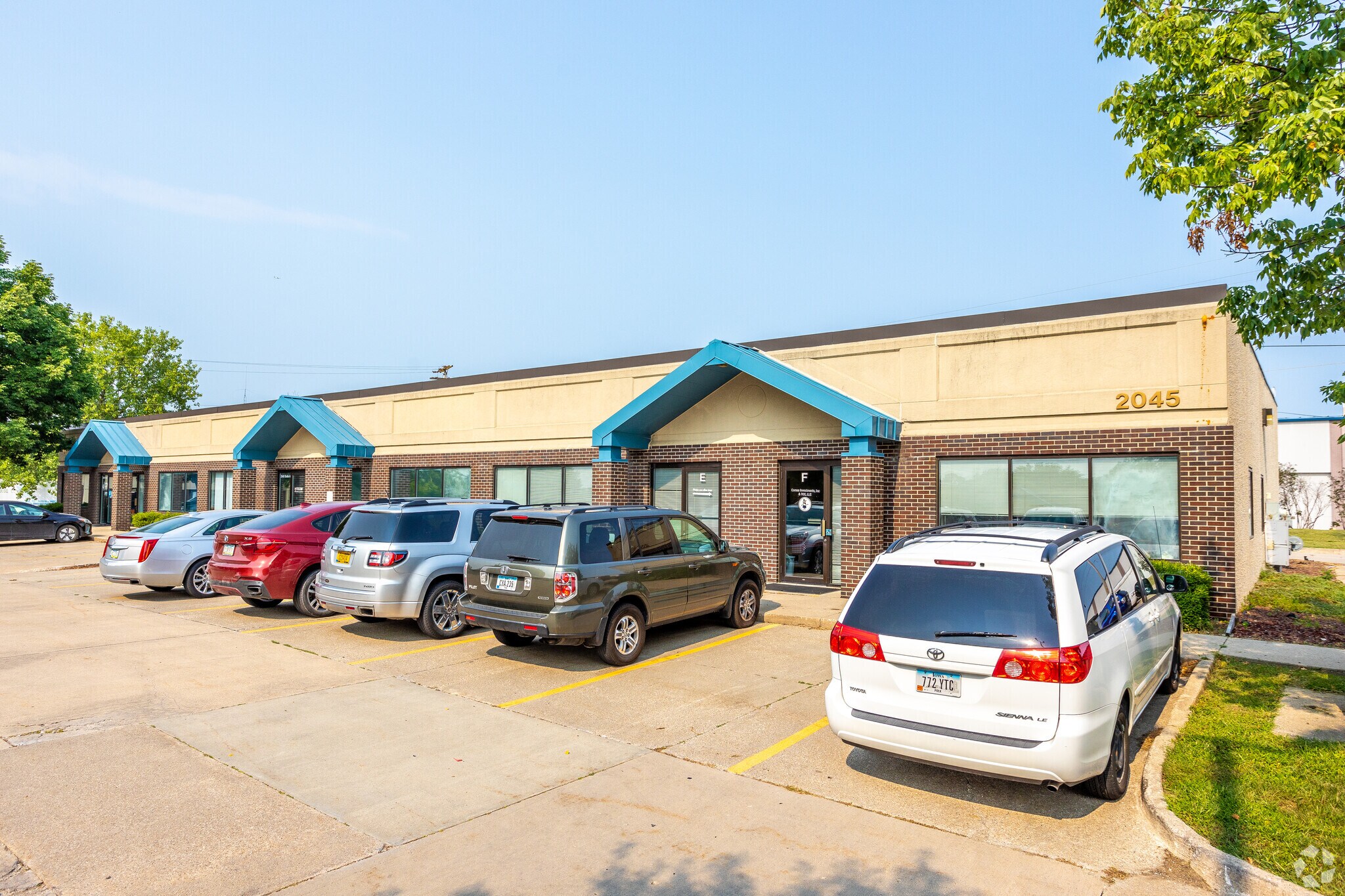 2045 Grand Ave, West Des Moines, IA à louer Photo principale– Image 1 sur 11