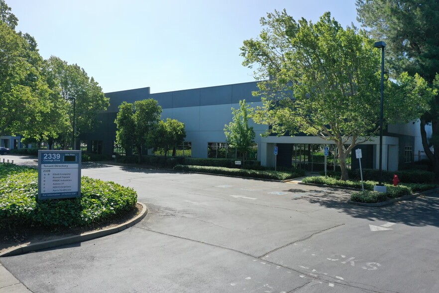 2339 Courage Dr, Fairfield, CA à louer - Photo de l’immeuble – Image 3 sur 6