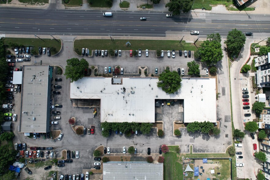 4930 S Congress Ave, Austin, TX à louer - Photo de l’immeuble – Image 3 sur 15