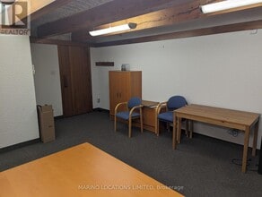 208 Evans Ave, Toronto, ON à louer Photo de l’immeuble– Image 2 sur 2