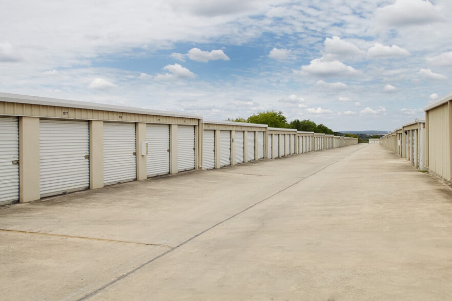 18913 Interstate 35 N, Schertz, TX à louer - Photo de l’immeuble – Image 2 sur 6