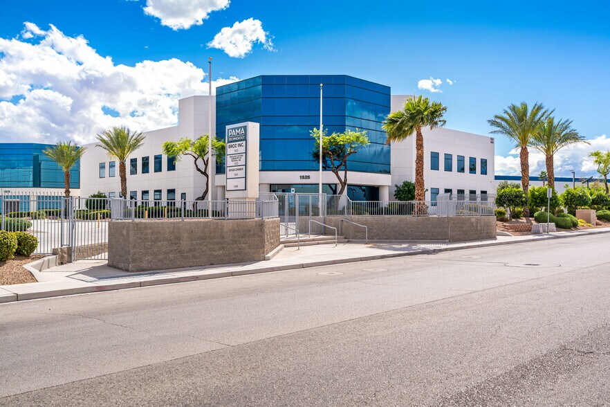 1525 Pama Ln, Las Vegas, NV à vendre - Photo de l’immeuble – Image 2 sur 6