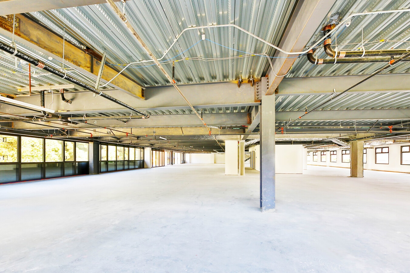 900 Gayley Ave, Los Angeles, CA 90024 - Lot 304 -  - Photo intérieure - Image 1 of 1