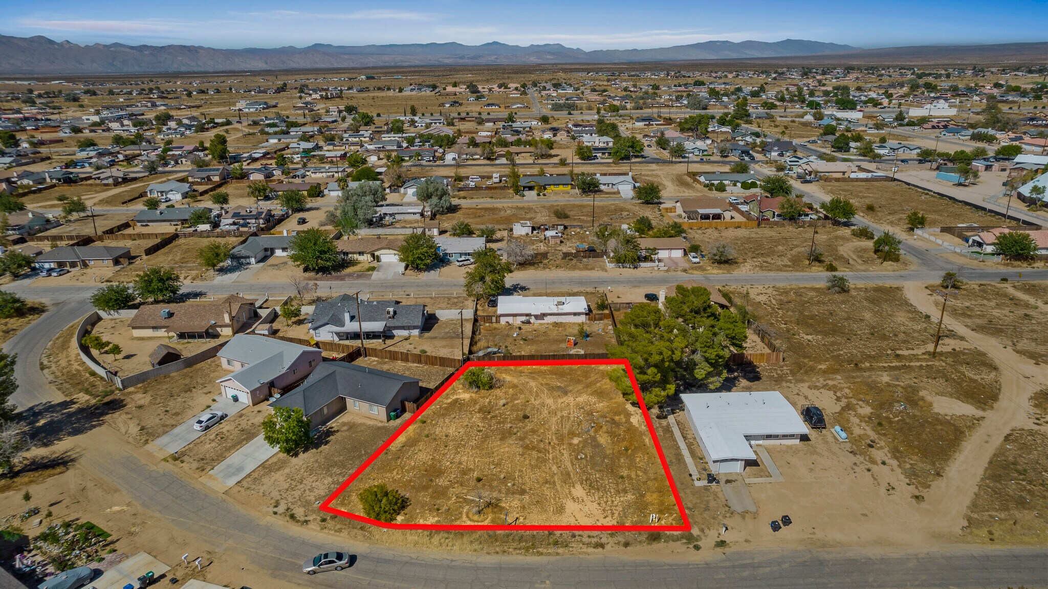 8991 Grapewood Ave, California City, CA à vendre Photo de l’immeuble– Image 1 sur 8