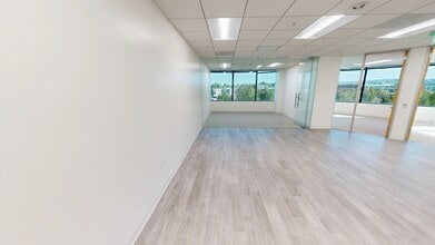 21550 Oxnard St, Woodland Hills, CA à louer Numérisation 3D Matterport– Image 1 sur 2