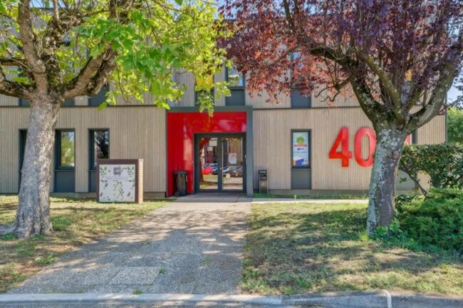 Plus de détails pour 33 Avenue Du Docteur Georges Lévy, Vénissieux - Bureau à louer