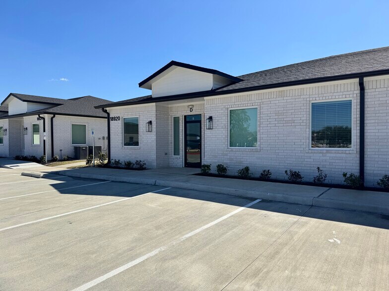18920 Kuykendahl Rd Rd, Spring, TX à louer - Photo de l’immeuble – Image 3 sur 9