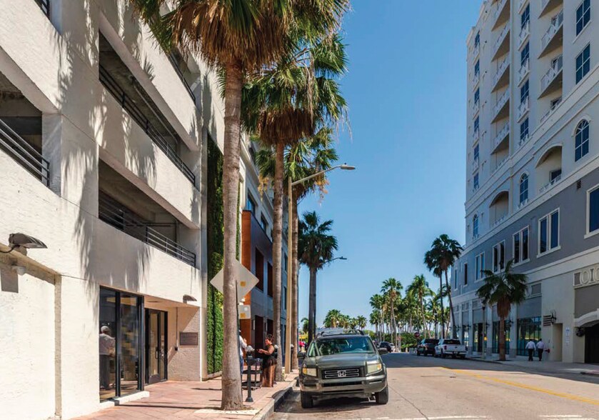 205 Datura St, West Palm Beach, FL à louer - Photo de l’immeuble – Image 2 sur 5