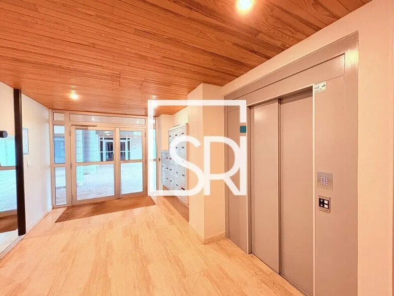 Bureau dans Clermont-Ferrand à louer - Photo de l’immeuble – Image 2 sur 10