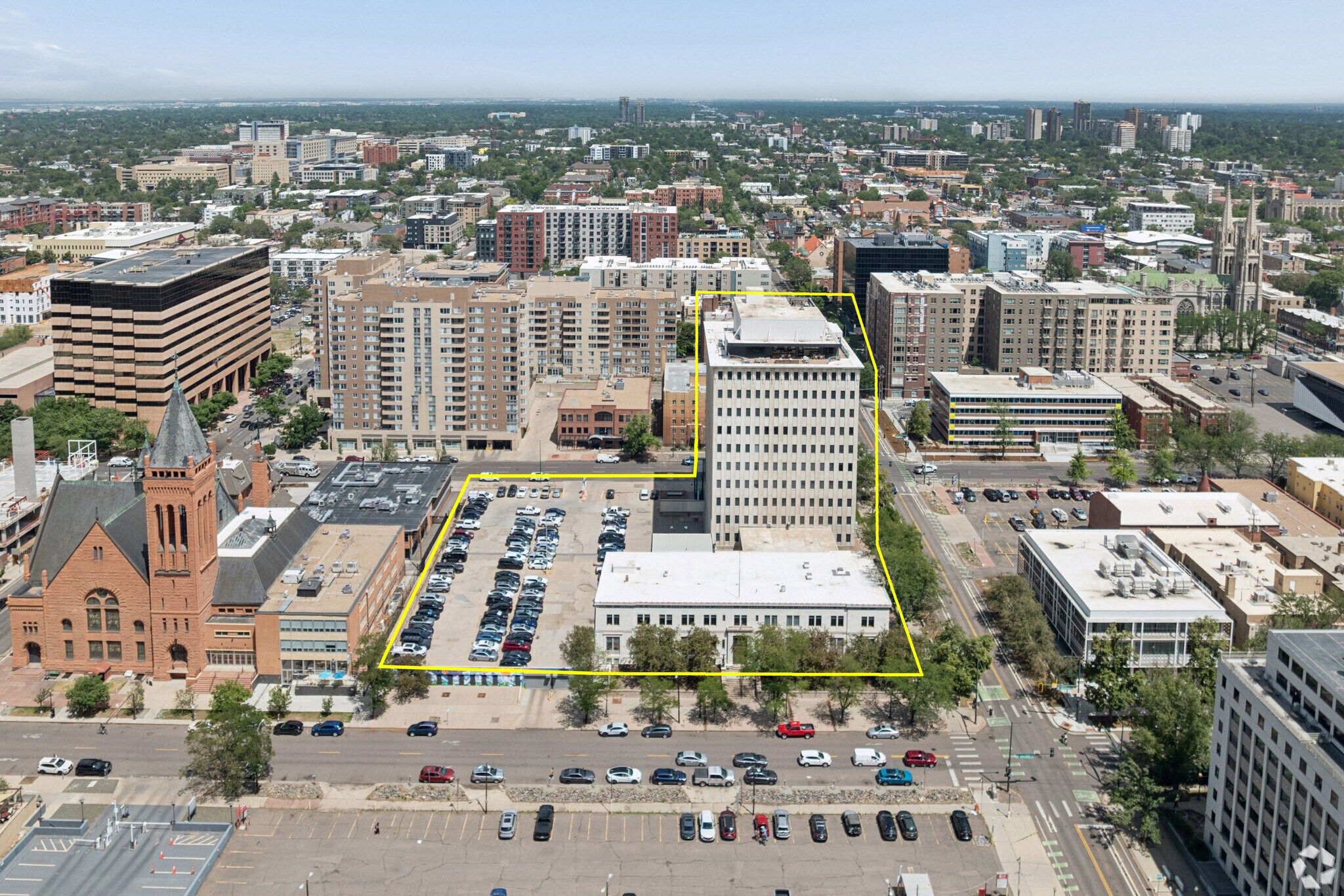 Value-Add Opp | Office & Parking Lot Dev portefeuille de 2 biens à vendre sur LoopNet.fr Aérien– Image 1 sur 28