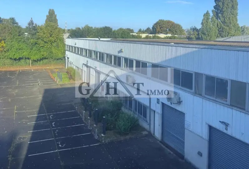 Industriel/Logistique dans Buc à vendre - Photo de l’immeuble – Image 1 sur 5