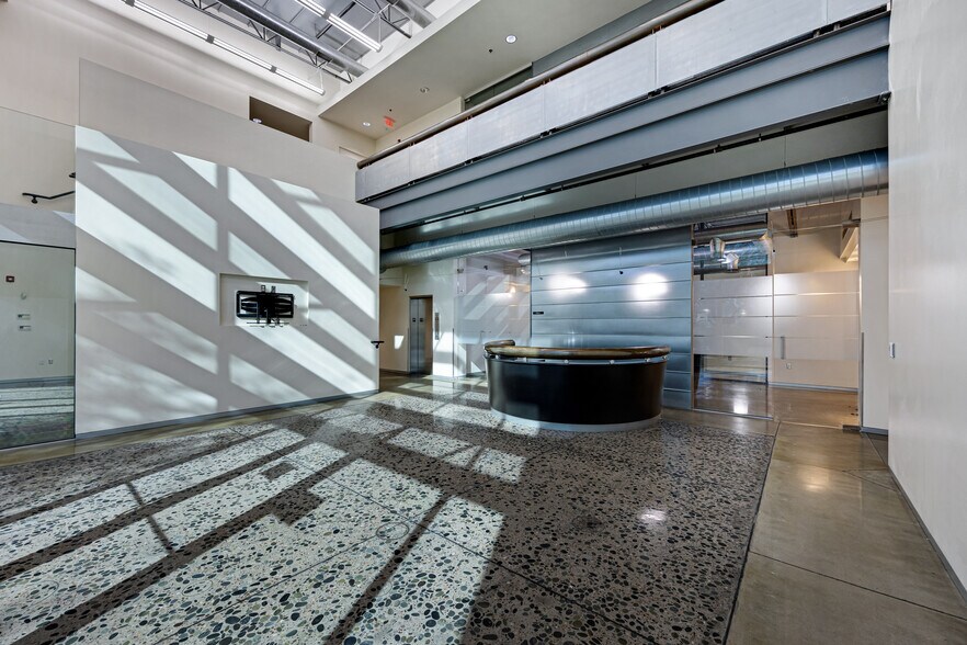 1850 E Riverview Dr, Phoenix, AZ à vendre - Photo de l’immeuble – Image 3 sur 22