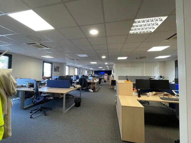 Plus de détails pour Local d’activités à vendre