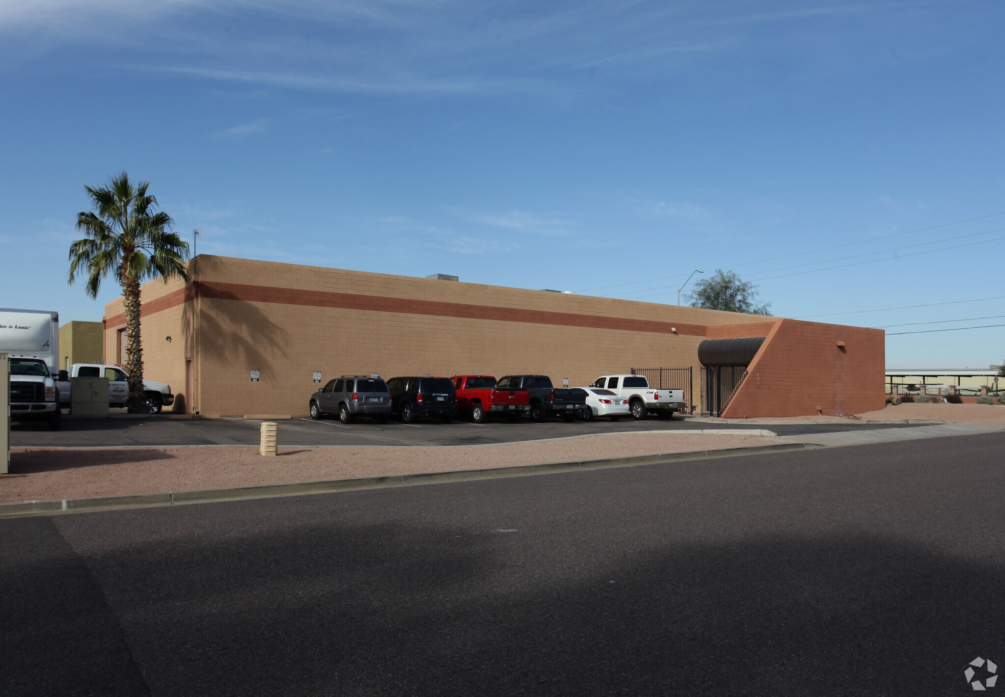 205 W Deer Valley Rd, Phoenix, AZ à vendre Photo principale– Image 1 sur 4