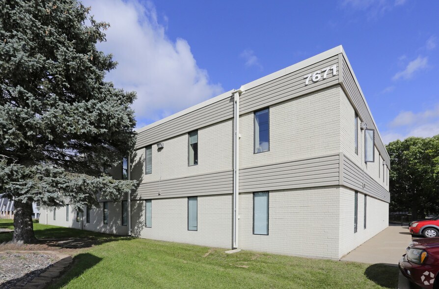 7671 Central Ave NE, Fridley, MN à louer - Photo de l’immeuble – Image 2 sur 15