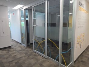 2233 Argentia Rd, Mississauga, ON à louer Photo intérieure– Image 1 sur 15