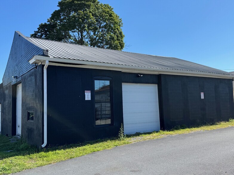 2026 N 1st Ave, Whitehall, PA à vendre - Photo de l’immeuble – Image 3 sur 9