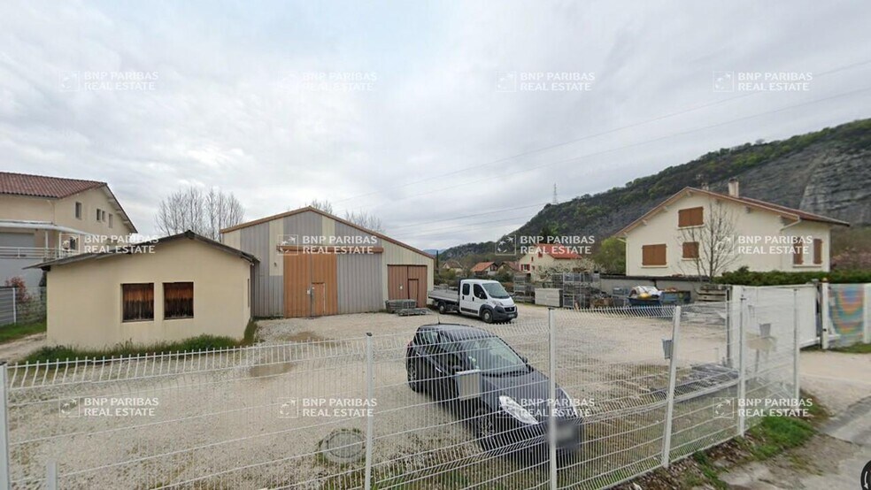 Local d'activités dans Claix à vendre - Photo de l’immeuble – Image 1 sur 1