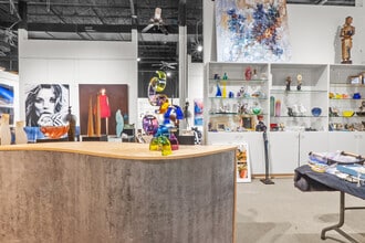 5441-5471 Av Royalmount, Mont-Royal, QC à louer Photo intérieure– Image 2 sur 10