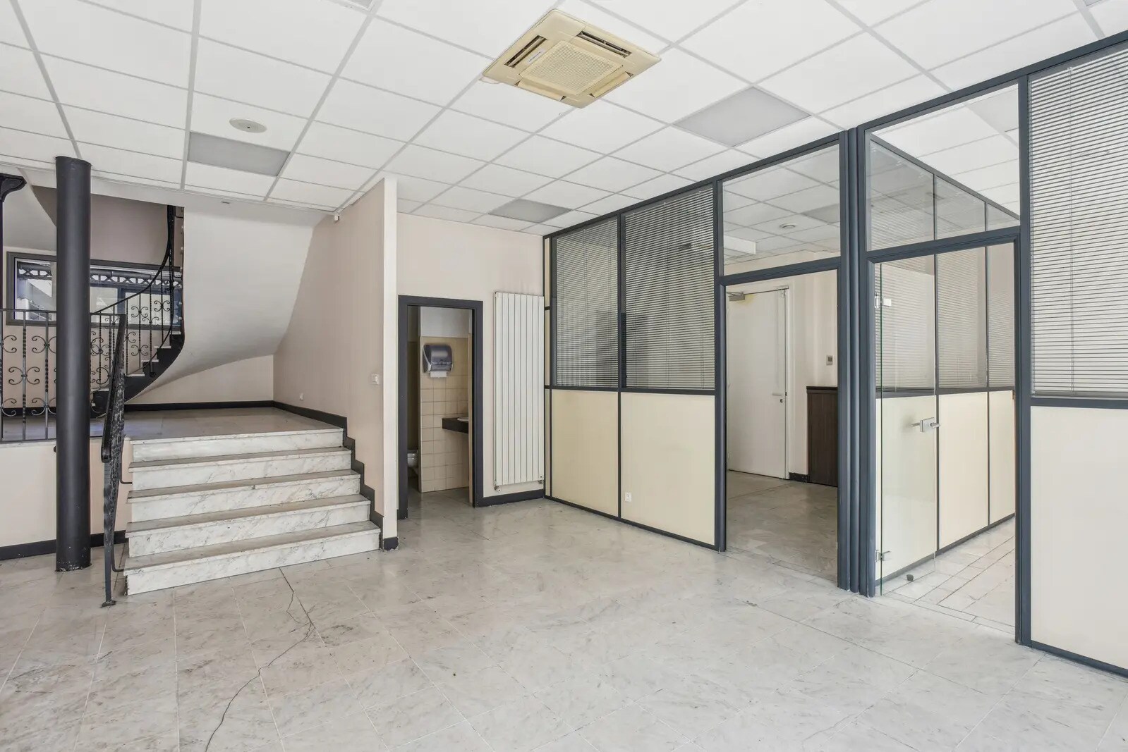 Local commercial dans Paris à louer Photo intérieure– Image 1 sur 11