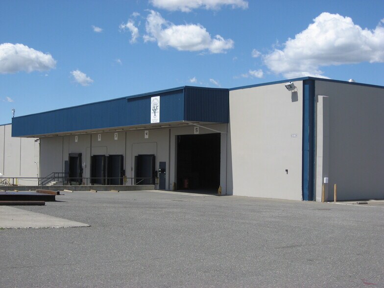 2063 Idzorek St, Mcclellan, CA à louer - Photo de l’immeuble – Image 2 sur 4