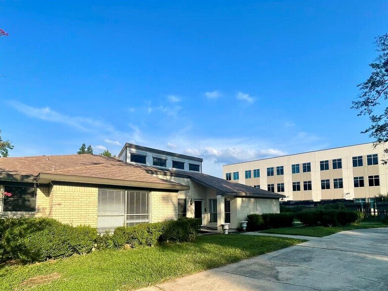 14221 Horseshoe Bnd, Conroe, TX à louer - Photo de l’immeuble – Image 2 sur 20
