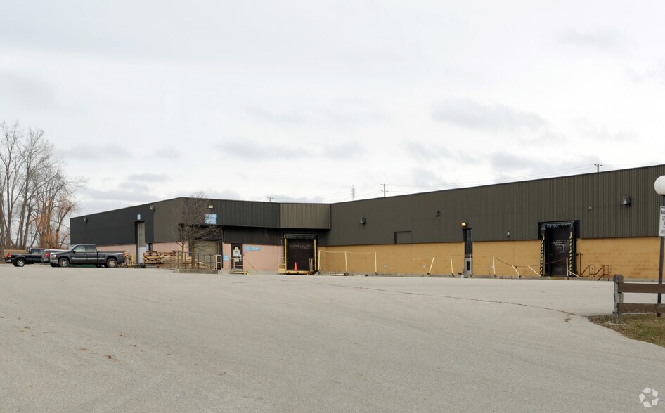 1170 Franklin Blvd, Cambridge, ON à louer - Photo de l’immeuble – Image 3 sur 5