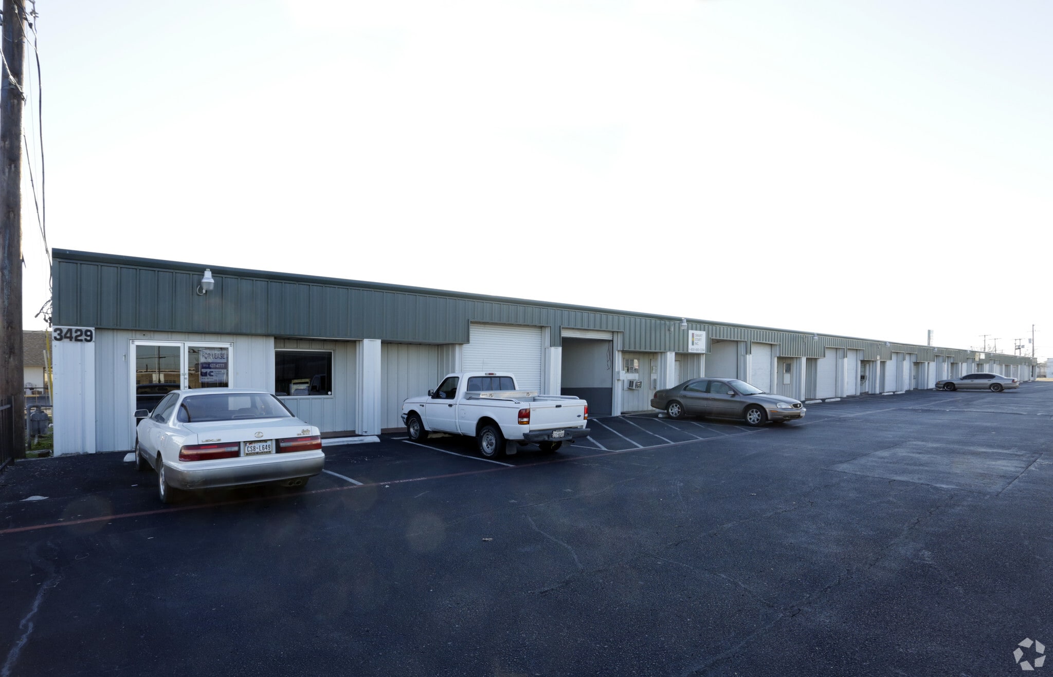 3427-3433 W Kingsley Rd, Garland, TX à louer Photo principale– Image 1 sur 6