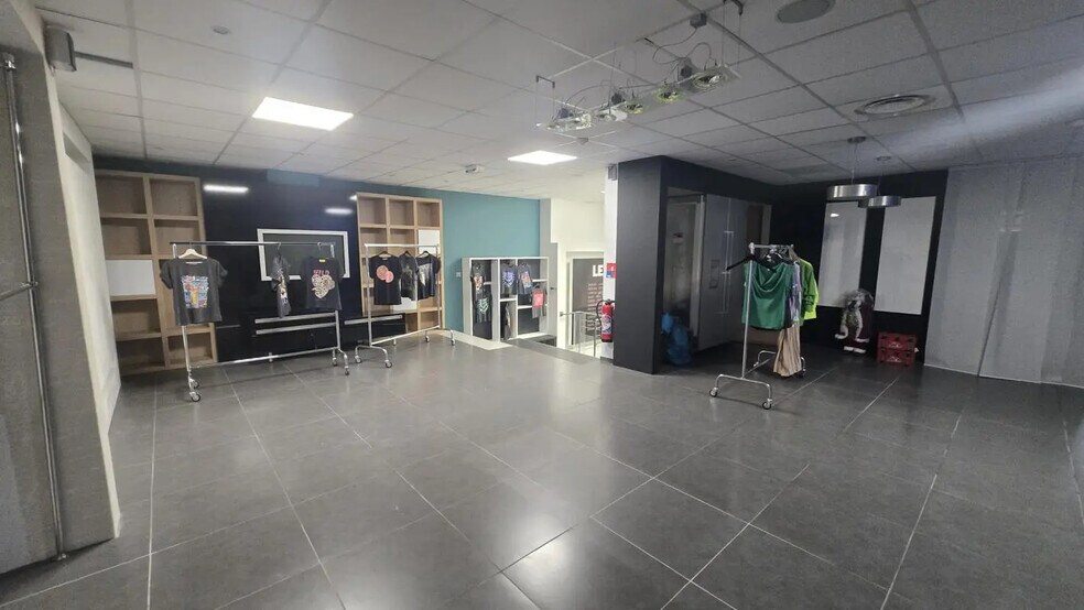 Local commercial dans La Garde à louer - Photo intérieure – Image 2 sur 6