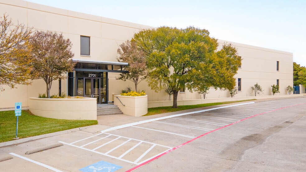 2703 N Central Expy, Richardson, TX à louer - Photo principale – Image 1 sur 23