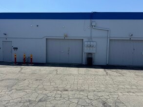 13143 Saticoy St, North Hollywood, CA à louer Photo intérieure– Image 1 sur 9