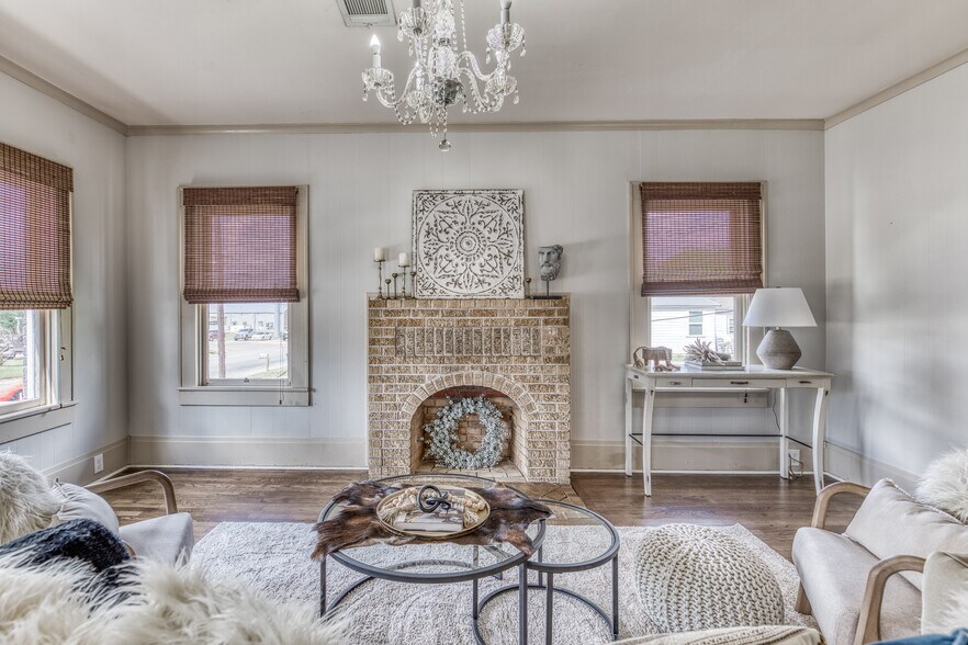 404 W Main St, Bellville, TX à vendre - Photo de l’immeuble – Image 3 sur 36