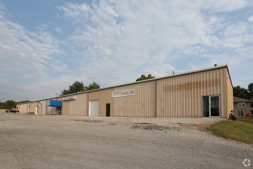 2505 W 40 Hwy, Blue Springs, MO à louer - Photo principale – Image 1 sur 9