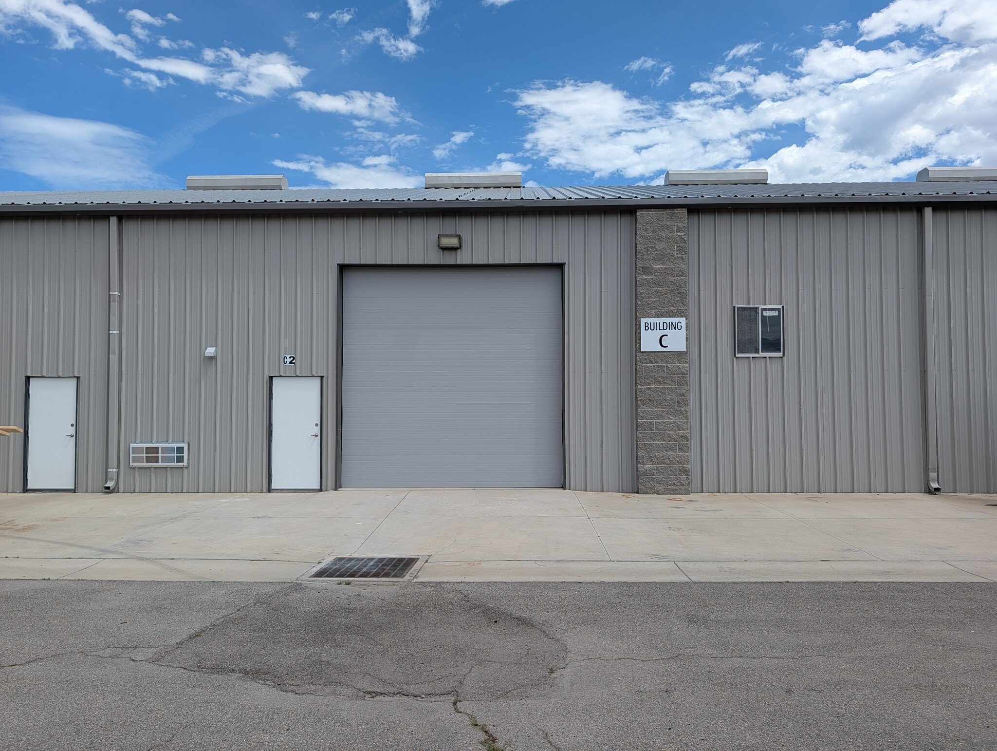 4133 W Farm Rd, West Jordan, UT à louer Photo de l’immeuble– Image 1 sur 17