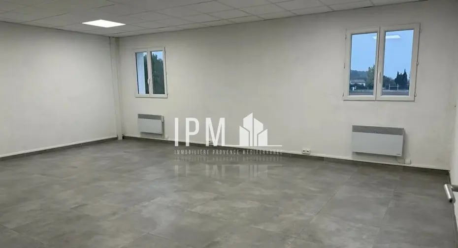 Local d’activités dans Aubagne à louer - Photo intérieure – Image 2 sur 5