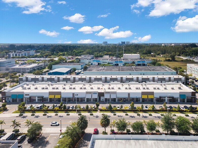 10890 NW 17th St, Doral, FL à vendre - Photo de l’immeuble – Image 3 sur 8