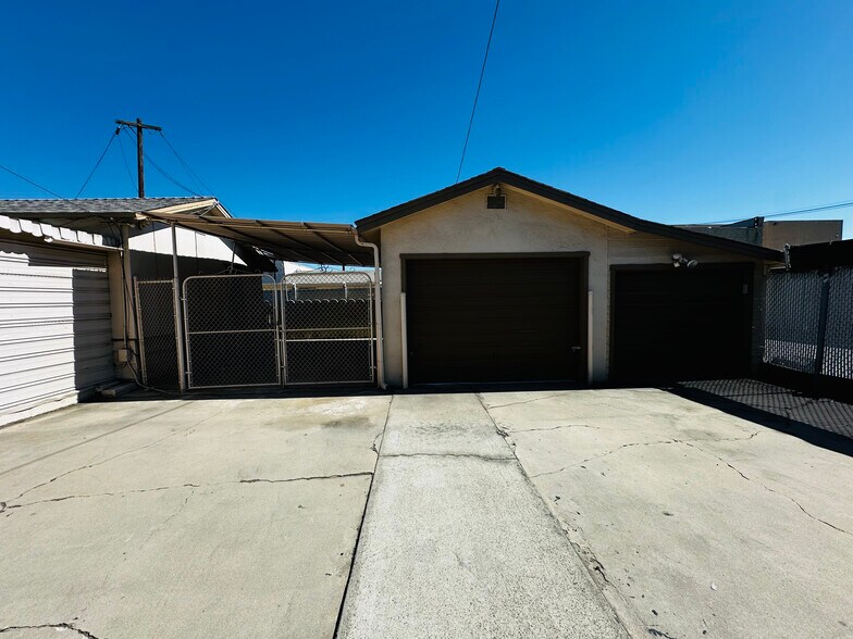 107 N Woods Ave, Fullerton, CA à louer - Photo de l’immeuble – Image 2 sur 6