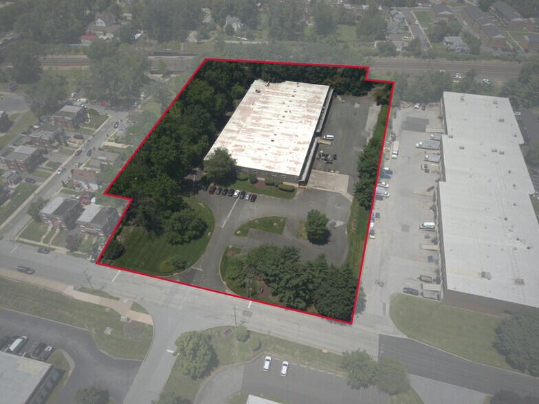 300 Elmwood Ave, Sharon Hill, PA à vendre - Photo de l’immeuble – Image 2 sur 8