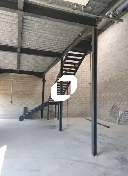 Bureau dans Buchelay à vendre - Photo de l’immeuble – Image 2 sur 16